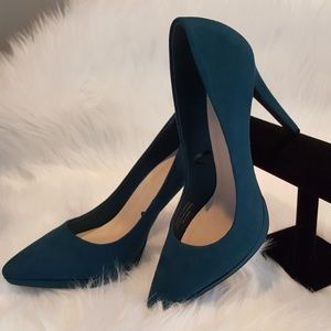 BRAND NEW Teal Stilettos